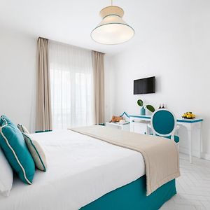 Camera con letto king size in edificio annesso